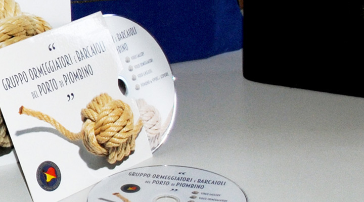 Studio e realizzazione grafica di un libro fotografico correlato da un cd contenente approfondimenti degli argomenti trattati nel libro stesso. Le immagini contenute su entrambi i lavori sono state scattate da me sul posto